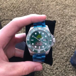 Automatic dive watch